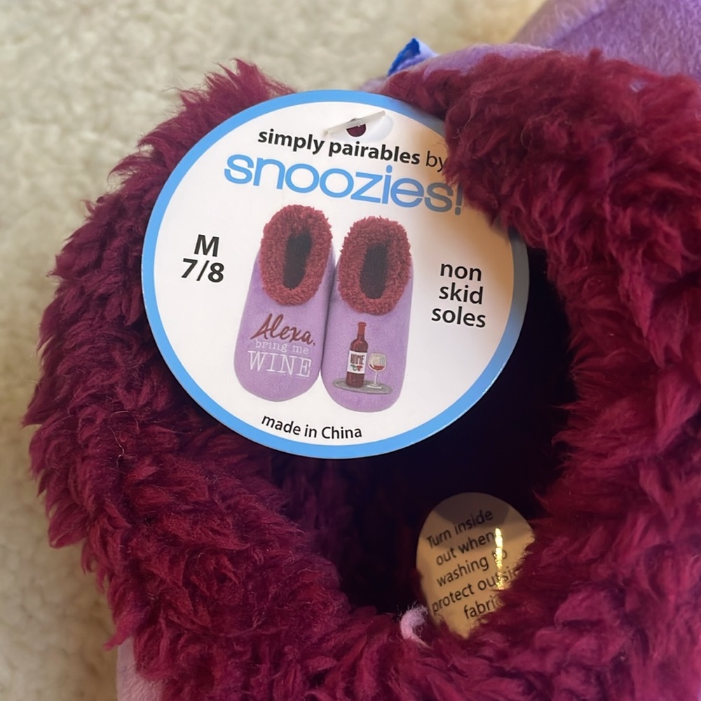 Snoozies Slippers. NWT. Purple and burgundy. Size medium. Nonslip. - Picture 3 of 5